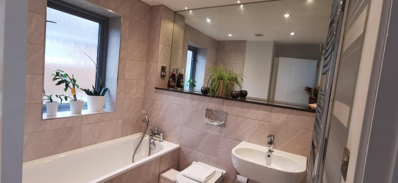 Modern City Centre House With Free Parking Кэнтербари Экстерьер фото