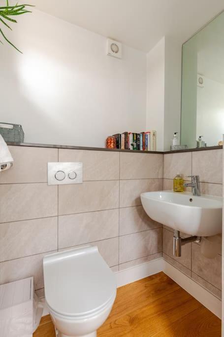 Modern City Centre House With Free Parking Кэнтербари Экстерьер фото
