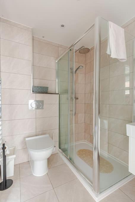 Modern City Centre House With Free Parking Кэнтербари Экстерьер фото