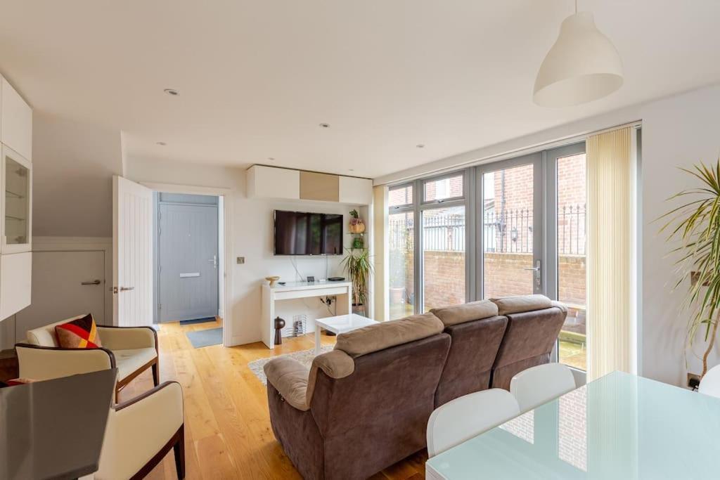 Modern City Centre House With Free Parking Кэнтербари Экстерьер фото