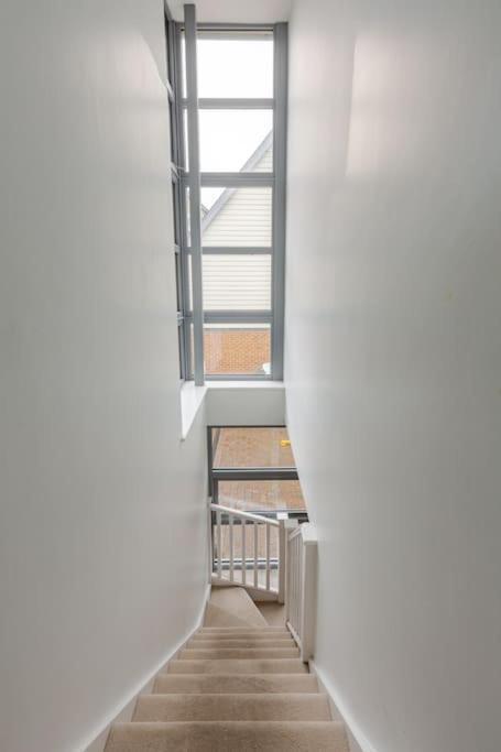 Modern City Centre House With Free Parking Кэнтербари Экстерьер фото