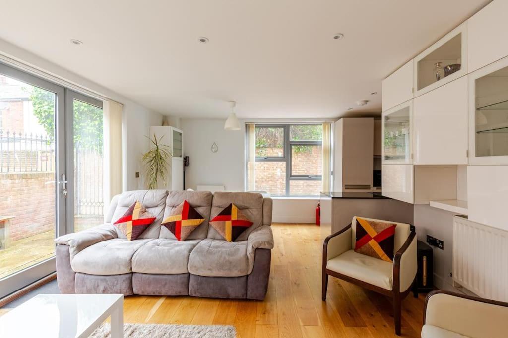 Modern City Centre House With Free Parking Кэнтербари Экстерьер фото