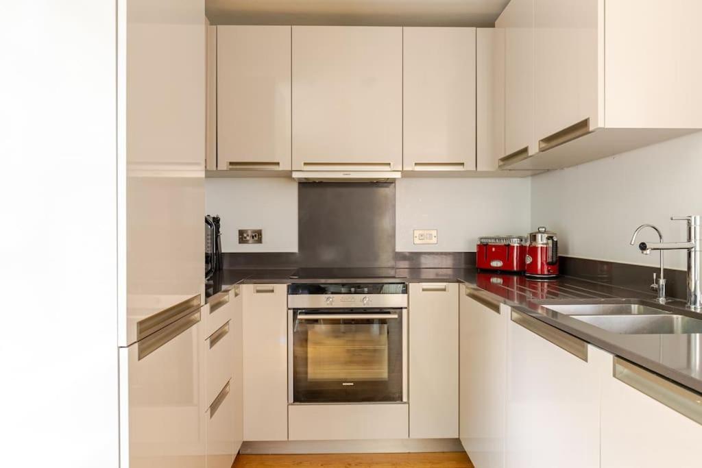 Modern City Centre House With Free Parking Кэнтербари Экстерьер фото